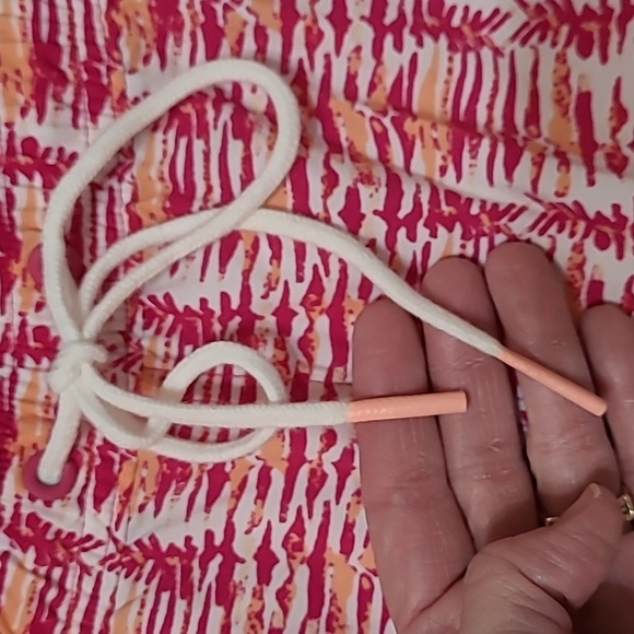 Vineyard Vines women's shorts with a vibrant pink and orange pattern size Large - Picture 3 of 10